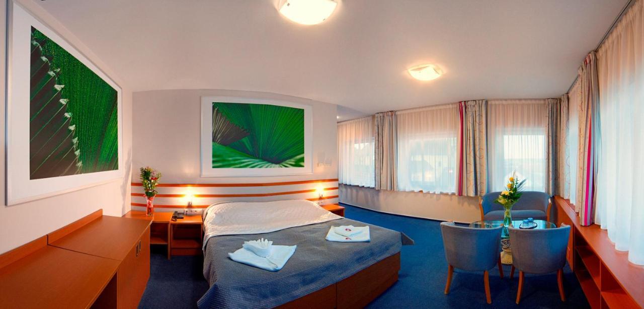 Hotel Air Holíč Eksteriør billede